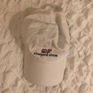 White Vineyard Vines hat